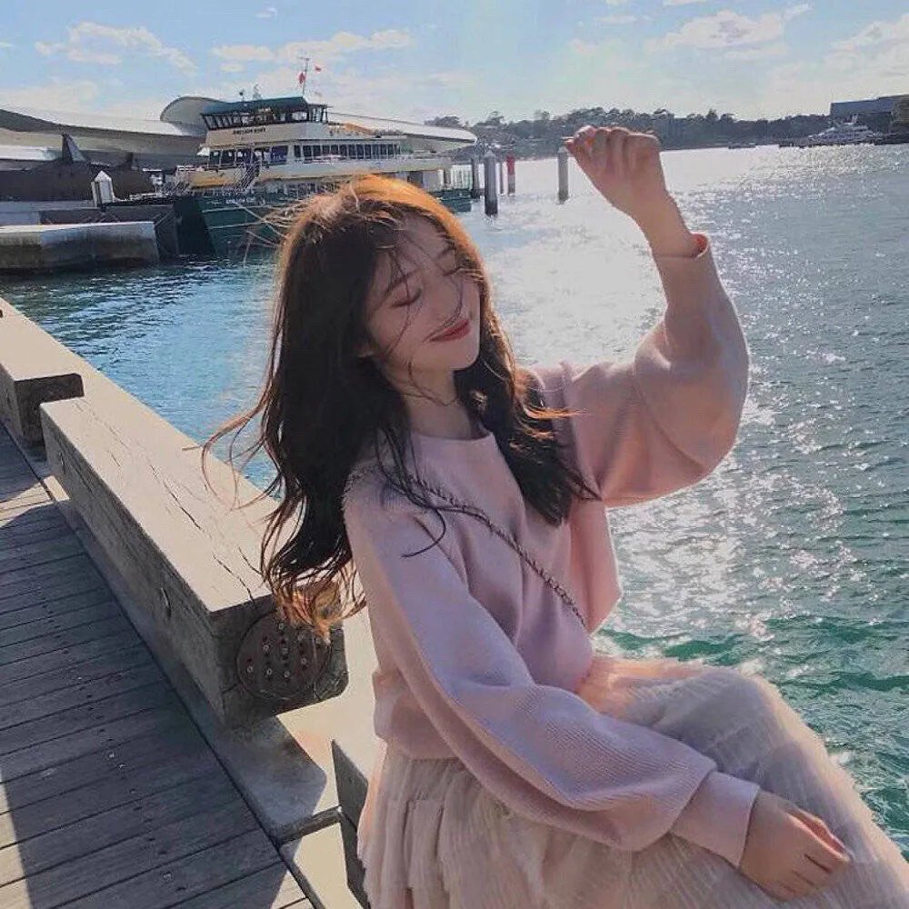白石山下一家人海报
